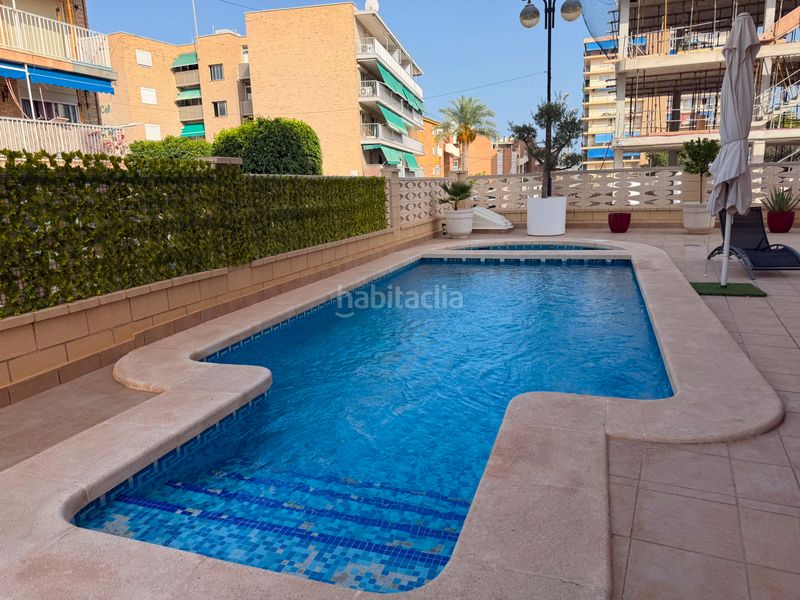 Foto 2f1b2a2a-5d45-424e-a4a4-b8b3593c8a23. Pis amb piscina a Playa Muchavista Campello (el)