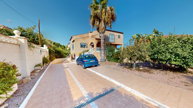 Foto 74f5da6f-8d90-436b-a688-d7918c1506e9. Xalet amb xemeneia aparcament piscina a Almajada-Ravel Mutxamel