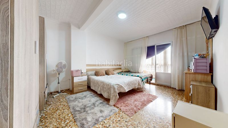 Foto c4318c3a-4c72-4744-bc7a-9c7437db8933. Casa amb xemeneia aparcament a Caudete