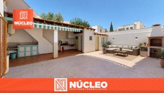 Casa  Carrer juan sebastian elcano. Descubre esta maravillosa planta baja con el encanto mediterrane