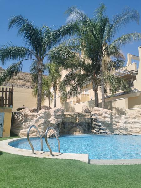 Foto 60628da2-87b5-4597-95e9-28c97fb95d3a. Casa adossada amb xemeneia aparcament piscina a Valle del Sol Mutxamel