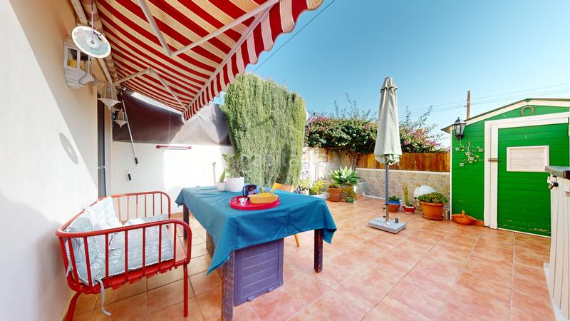 Foto b98bb706-0e3b-4a77-8300-eedeba395398. Casa adossada amb xemeneia aparcament piscina a Valle del Sol Mutxamel