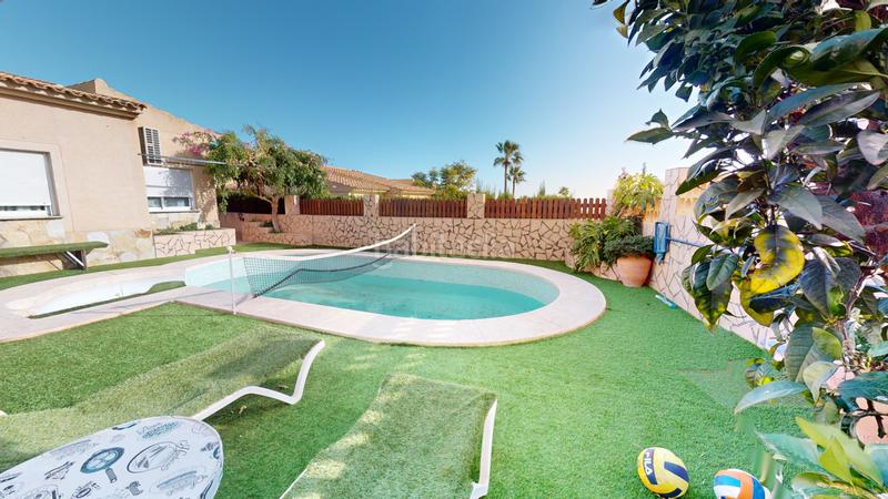 Foto 0f5bd82c-33f1-4f3c-a418-5aed1228c969. Chalet avec parking piscine dans Coloma Nucia (la)