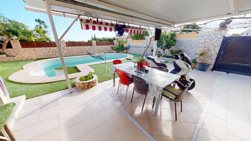 Foto 45fbe390-dad5-429c-bf98-965390715c74. Chalet avec parking piscine dans Coloma Nucia (la)