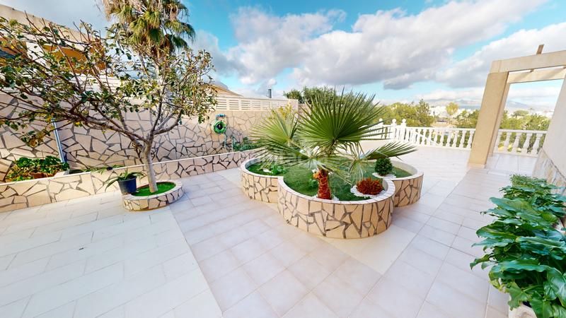 Foto be3790b2-9df4-489d-bfc2-b4065d56887f. Chalet avec parking piscine dans Coloma Nucia (la)