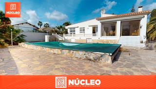 Xalet a Pueblo Español-Coveta Fumá. Chalet independiente con piscina y garaje