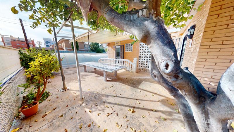 Foto 70f3887b-ca5a-4524-8281-1647c0ec10cc. Chalet with parking pool in Playa Muchavista Campello (el)