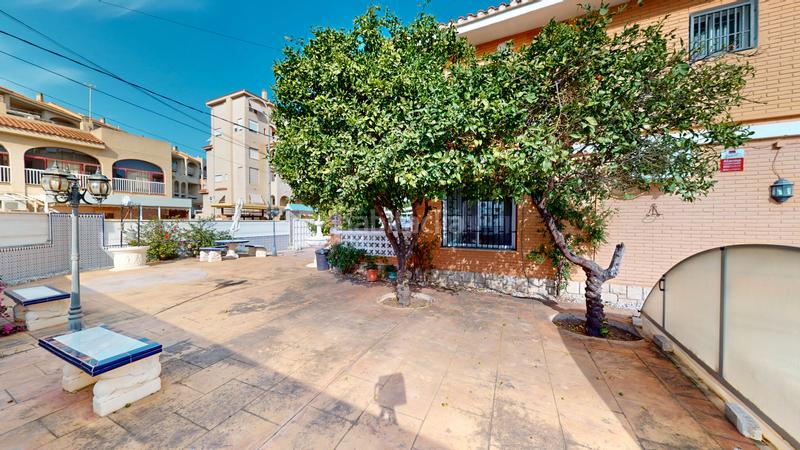 Foto d0240a4a-abcd-44a8-9d55-5788e9726f73. Chalet avec parking piscine dans Playa Muchavista Campello (el)