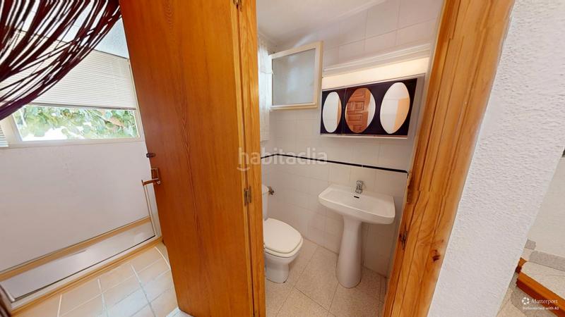 Foto 2f90ec0a-fb1d-4215-a941-32cc2881a1b7. Casa adossada a carrer d'oriola 2 a Pueblo Acantilado-Lanuza Campello (el)