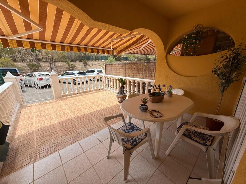 Foto 83f835ce-5e0b-45fc-8e17-ab1d69a683a4. Casa adossada a carrer d'oriola 2 a Pueblo Acantilado-Lanuza Campello (el)