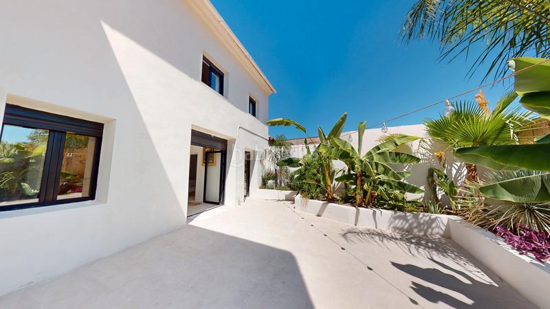 Foto 46759429-efe4-4808-bc75-9bf5aa4a7e0d. Maison dans Campello Pueblo Campello (el)