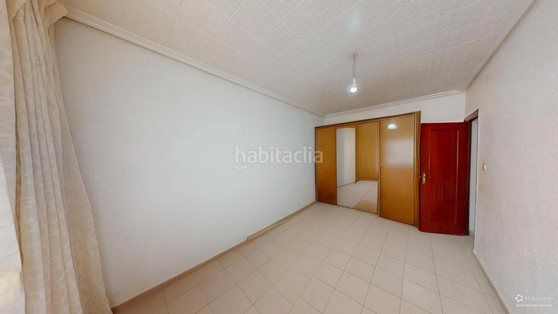 Foto 0cbd2e99-f5e8-49ba-8f9f-c3e77cf5af18. Casa planta baja de 4 habitaciones toda exterior con patio. en Campello (el)