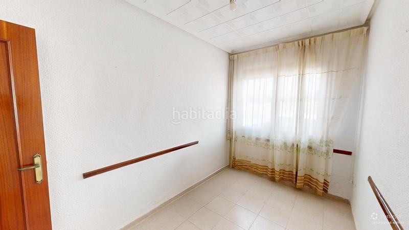 Foto 18d5a568-6f19-4e73-a635-92331e674b46. Casa planta baja de 4 habitaciones toda exterior con patio. en Campello (el)