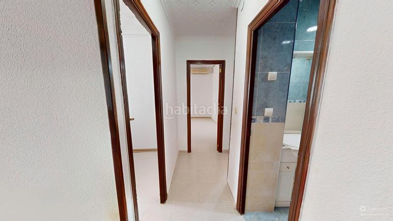 Foto 1f0749f5-693b-4869-95ef-a50506027123. Casa planta baja de 4 habitaciones toda exterior con patio. en Campello (el)