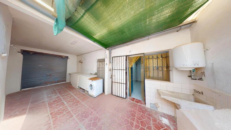 Foto 2ef52b45-bab6-4f11-b6e9-80739394d7d0. Casa planta baja de 4 habitaciones toda exterior con patio. en Campello (el)