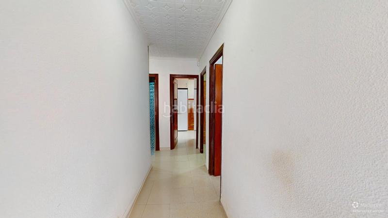 Foto 8cdc54f5-d33f-4c39-9b25-538db852eec8. Casa planta baja de 4 habitaciones toda exterior con patio. en Campello (el)