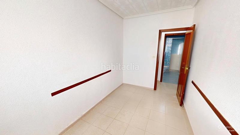 Foto 9d5c54e5-64d8-4f49-9cb8-e6f757e0a14c. Casa planta baja de 4 habitaciones toda exterior con patio. en Campello (el)