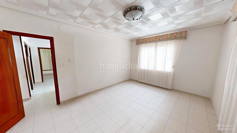 Foto 9f92f931-ef97-407f-afb5-75473b473833. Casa planta baja de 4 habitaciones toda exterior con patio. en Campello (el)