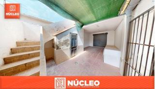 Casa  Carrer del mestre músic bretón. Planta baja de 4 habitaciones toda exterior con patio.