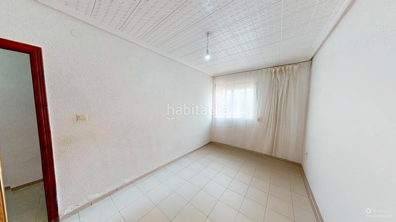 Foto ad58dbaa-6176-4f73-bf93-f13ec202bb8d. Casa planta baja de 4 habitaciones toda exterior con patio. en Campello (el)