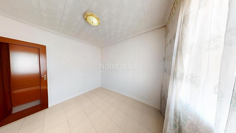 Foto f472c23a-d298-4780-9e02-1f1c9d458285. Casa planta baja de 4 habitaciones toda exterior con patio. en Campello (el)