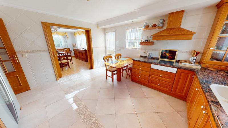 Foto 3eaf58f7-03dc-4bf5-ae52-7647f24ca20e. Chalet con camino riscaldamento parcheggio piscina in Campello (el)