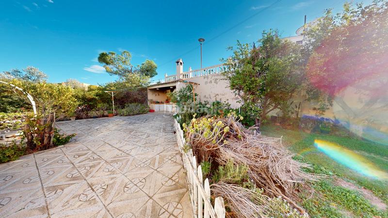 Foto ded5cb6c-b7af-48e2-bea5-9f4dac8a27cb. Chalet con camino riscaldamento parcheggio piscina in Campello (el)