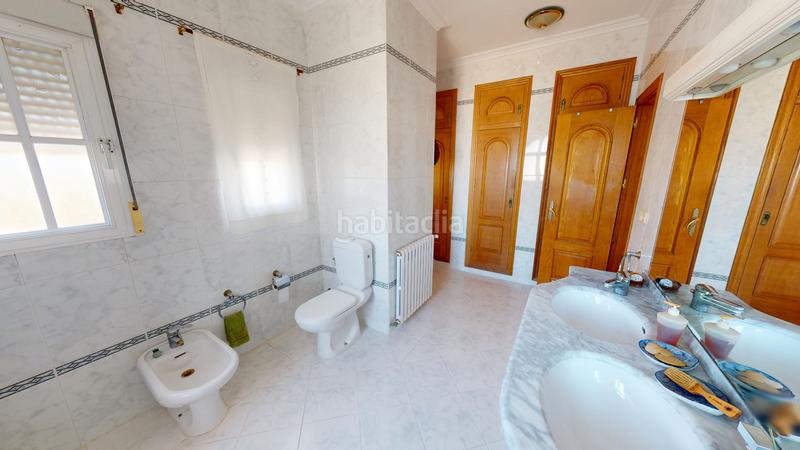 Foto eda53dcf-8388-4085-96af-44e493804fc8. Chalet con camino riscaldamento parcheggio piscina in Campello (el)