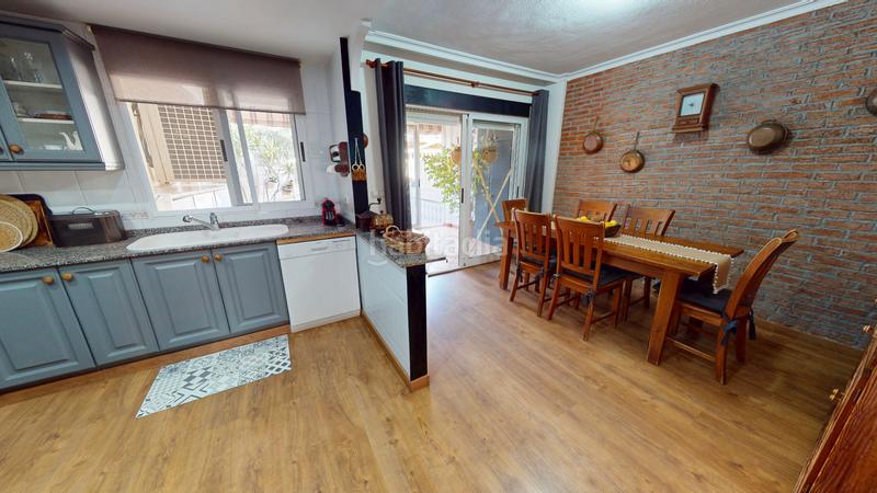 Foto 26b5a31e-af4e-49b8-98e1-14e6a78f0ecb. Casa adosada en Campello Pueblo Campello (el)