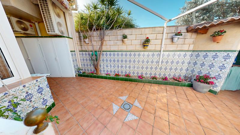 Foto 6a4fe2ad-8afc-433a-bf40-44dd24e7f301. Casa adosada en Campello Pueblo Campello (el)