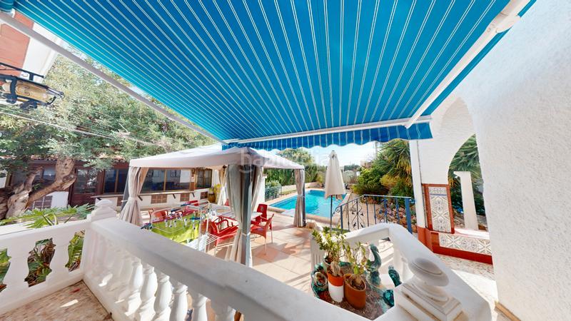 Foto 083ab0fa-816e-4807-9096-94acee5868c7. Chalet con camino riscaldamento parcheggio piscina in San Juan de Alicante