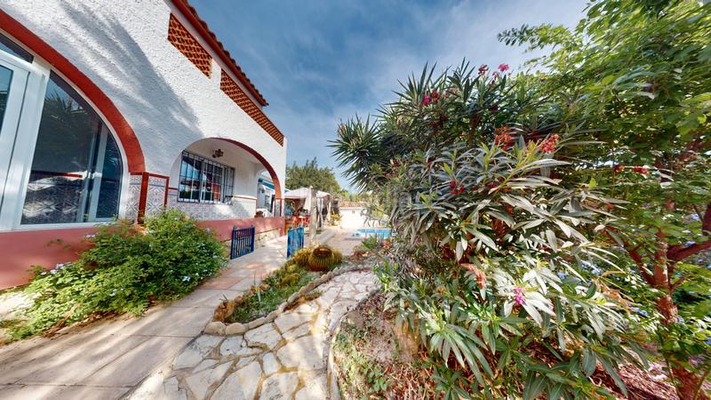 Foto 2810d432-e640-48e2-a16d-a08199e18a89. Chalet con camino riscaldamento parcheggio piscina in San Juan de Alicante