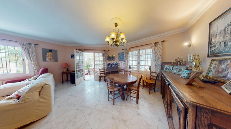 Foto 2a324555-fbc1-4669-bb20-810e1290955f. Chalet con camino riscaldamento parcheggio piscina in San Juan de Alicante