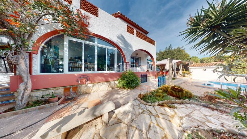 Foto 4771e8d1-7e4e-417f-8dcd-24aa9ac6e4eb. Chalet con camino riscaldamento parcheggio piscina in San Juan de Alicante