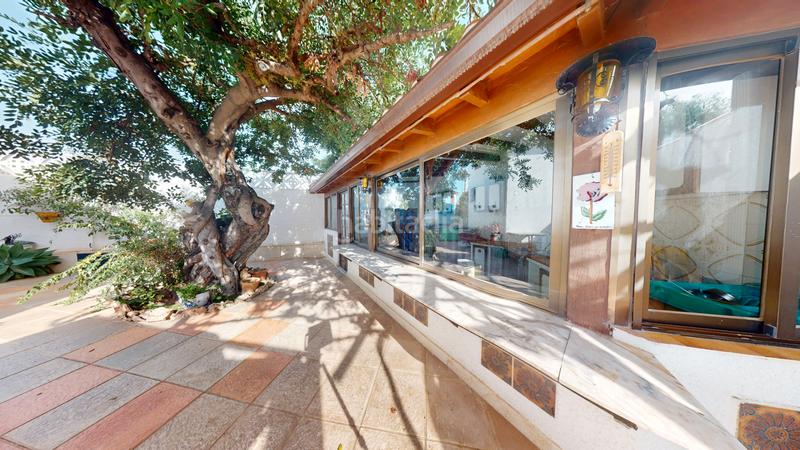 Foto 6eda1ba2-f003-4643-847c-ab9fc146b164. Chalet con camino riscaldamento parcheggio piscina in San Juan de Alicante