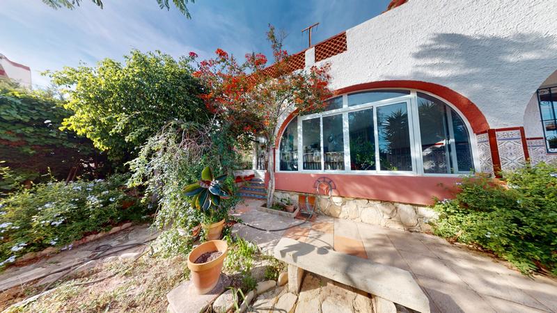 Foto ef02ba7e-18e7-4008-aefa-f9afe94a7069. Chalet con camino riscaldamento parcheggio piscina in San Juan de Alicante