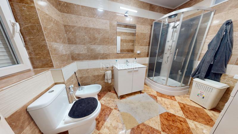 Foto 4746d75f-19d9-4edb-82ef-9dd97de29491. Casa aparellada amb xemeneia a Centro San Juan de Alicante