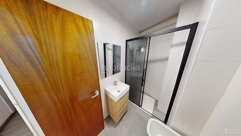 Foto a801e030-b8e6-4592-b7f6-7ba7151b3329. Pis a Campello Playa Campello (el)