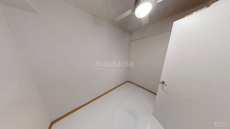 Foto ec5b459b-eeb5-44a7-aa12-84143884d3a1. Pis a Campello Playa Campello (el)