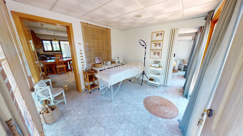 Foto 19d8e495-3c9d-484b-bf02-b1ce84e29b8f. Xalet amb aparcament piscina a Busot