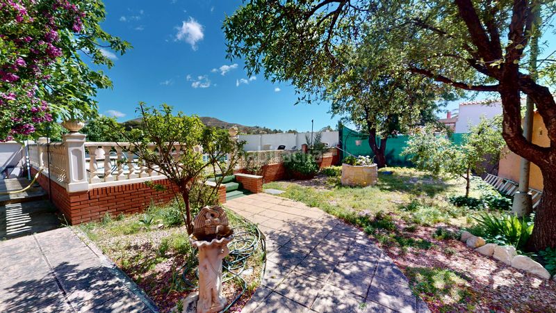 Foto 5895b891-8ad0-4382-b143-c211bb31f1f9. Xalet amb aparcament piscina a Busot