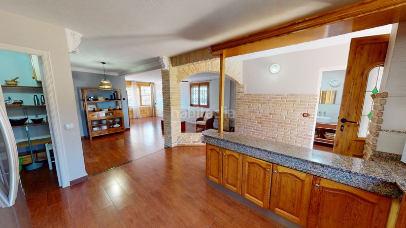 Foto 5acb5570-dbc8-4606-88ae-f9c4427cd818. Xalet amb aparcament piscina a Busot