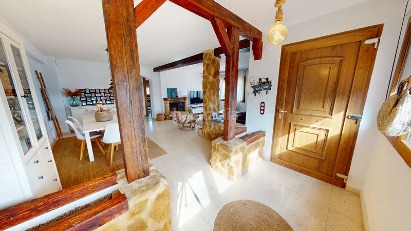 Foto 6c32a86a-67f9-455c-876a-5c8703d66979. Xalet amb aparcament piscina a Busot