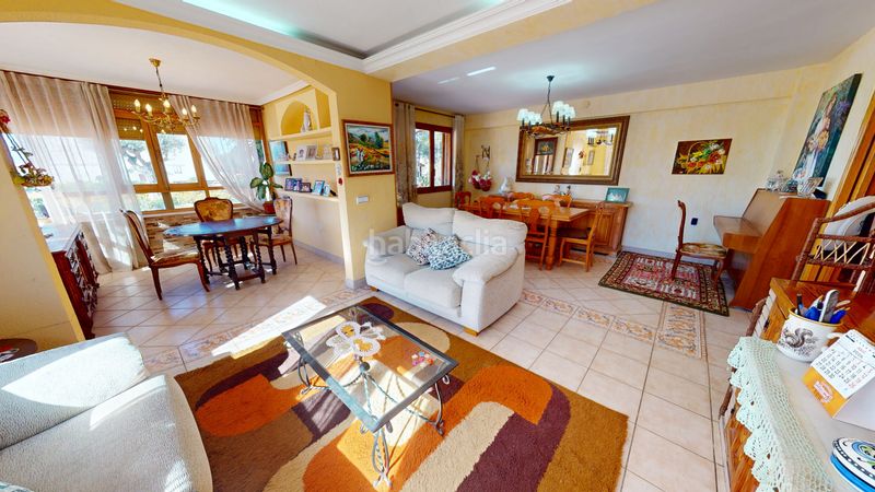 Foto 80d4923c-099d-4d87-a729-f67a9c4b4273. Xalet amb aparcament piscina a Busot