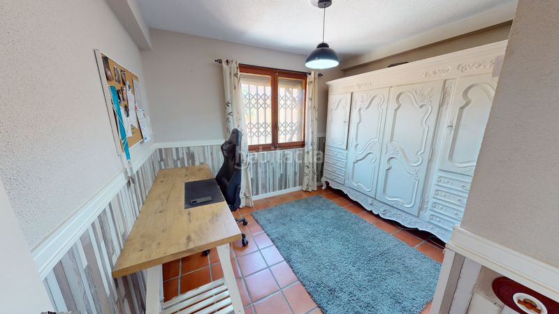 Foto 823d237f-b616-4e65-8a1f-66cf1e8abc35. Xalet amb aparcament piscina a Busot