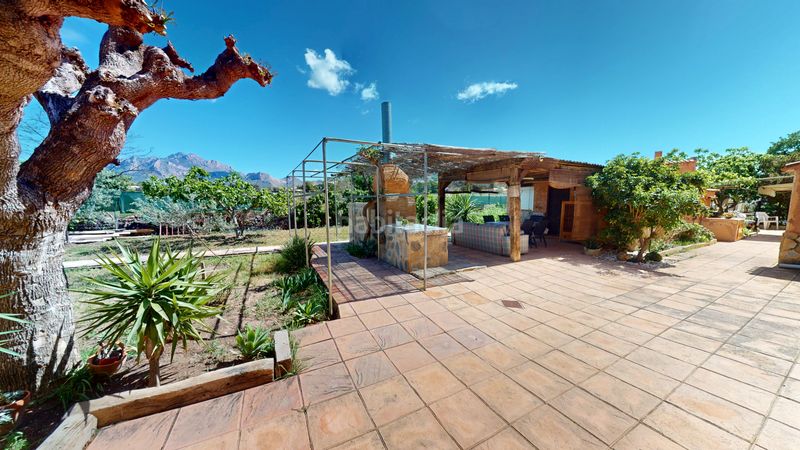 Foto 914af21c-eb95-4c49-95f0-6f98c5a3fe0a. Xalet amb aparcament piscina a Busot