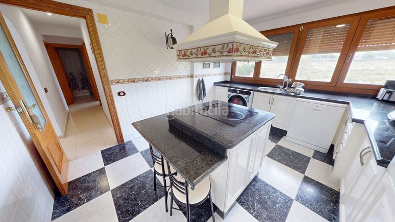 Foto b47e9d01-bf3f-47af-ba6d-20e2e2679401. Xalet amb aparcament piscina a Busot