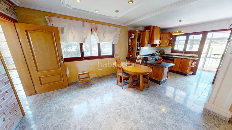 Foto ba5ec654-505f-4c6f-8532-7ebccaa9fb3f. Xalet amb aparcament piscina a Busot