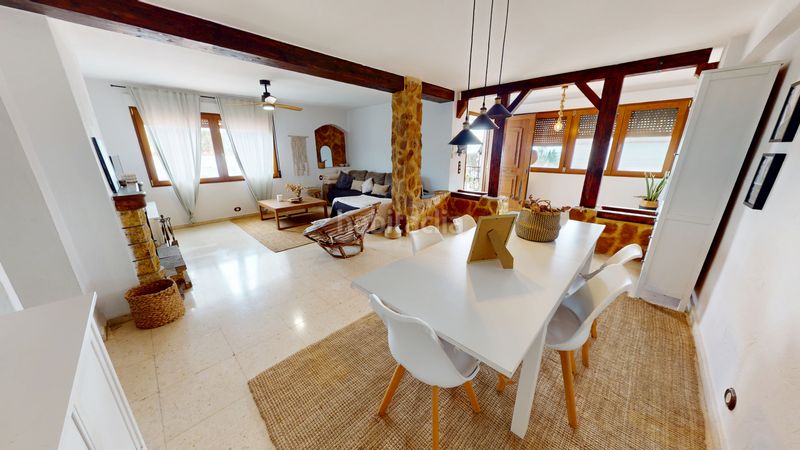 Foto c7bcd98a-4e10-40a1-af73-487fa51c4b5e. Xalet amb aparcament piscina a Busot