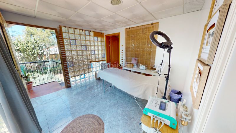 Foto f2d1bcbf-0377-49b3-96cb-0cbc128cb6eb. Xalet amb aparcament piscina a Busot